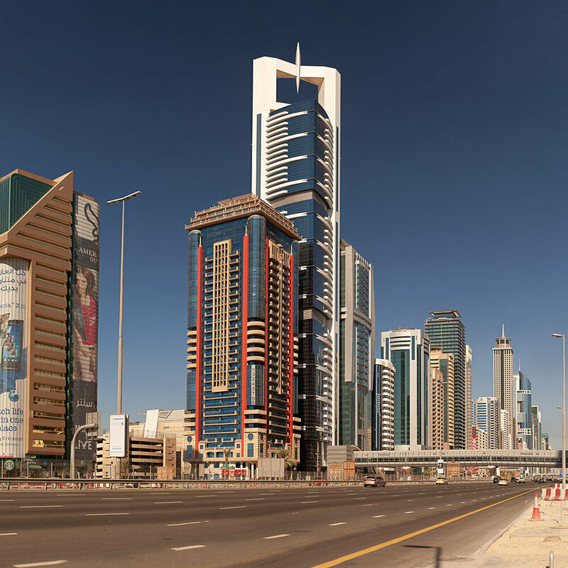 Leere Straße in Dubai